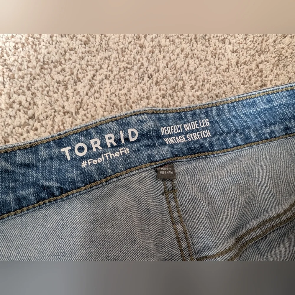 Torrid Wide Leg Jeans Stretch High Rise Light Wash Denim 14R - Picture 6 of 10